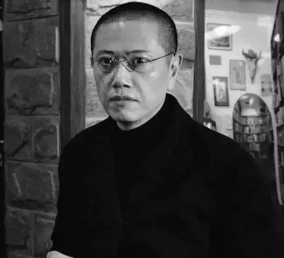 <em>陈丹青</em>说：“年轻时，想买大房子，开好车，有迷人的伴侣，这些都是很好的想法，但要搞