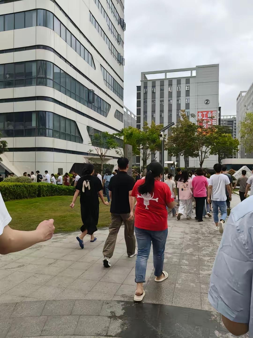现在进厂打工，早已和以前天差地别！发现了没，现在进厂，跟以前大不一样了，不
