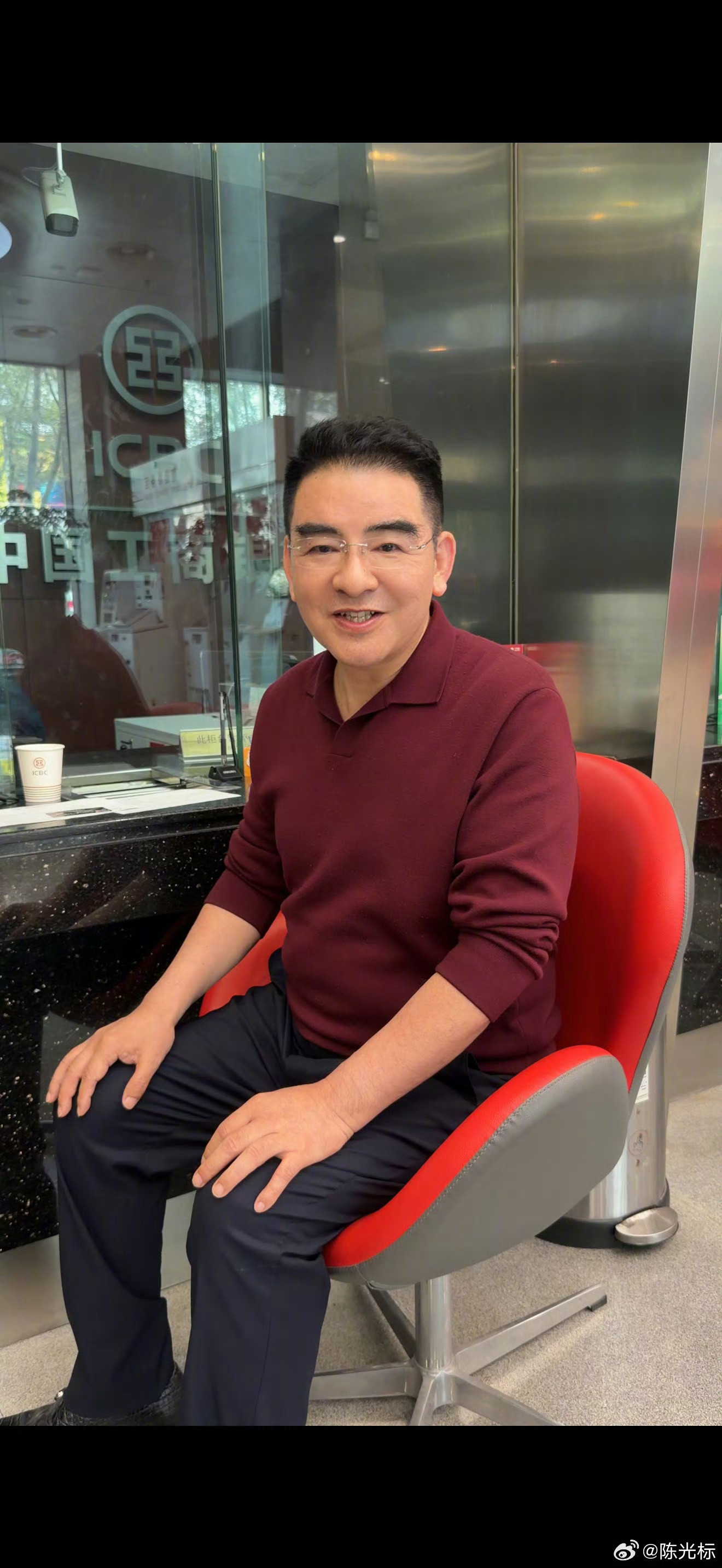 张雪回应陈光标捐款1000万“标哥真男人，为你点赞。标哥直接晒出捐款单，真男