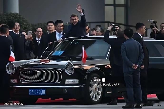 越来越佩服法新社了！拍照技术含量绝对高，小马哥访华带火的不止自己，还有这“天花