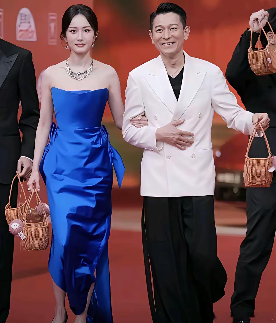 谁懂啊！想不通当年刘恺威咋想的。​杨幂情商智商双高，性格不矫情，大方又美丽，妥妥