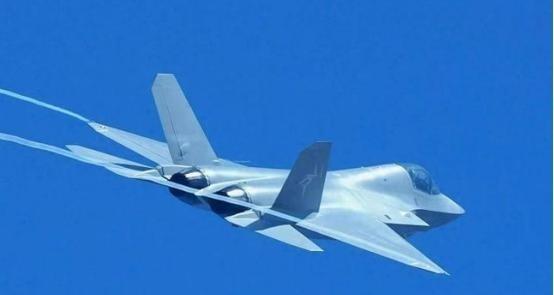 任何一个国家的四代机都可以击落中国的五代机歼20，而美国不但找到了歼20的弱点，