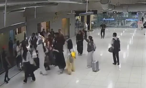 人必自侮，而后人侮之。22名中国乘客，在泰国被机场拒绝登机和羞辱。初听着是泰国人
