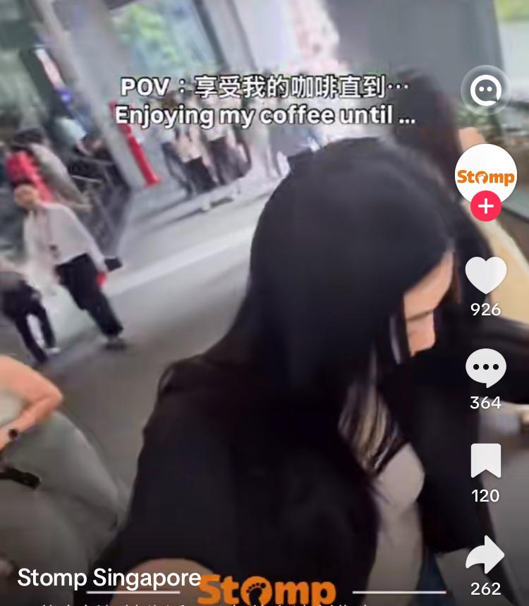 新加坡也有“撞人族”一台湾女孩在喝咖啡，突然有一名路人故意撞了她一下，导致她的咖