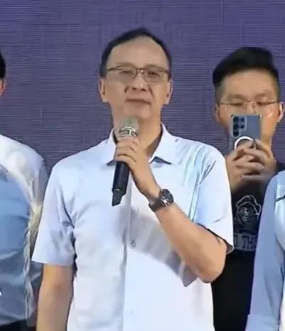 国民党真是无救了，居然抗议大陆。6月26日，捷克与台当局又上演了一出“碰瓷”的