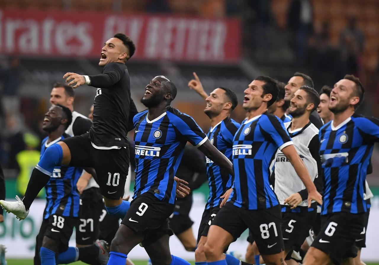 国米3：0卡利亚里，国米的欧冠资格到手了！在榜首领先12分，甚至可以说冠军是越