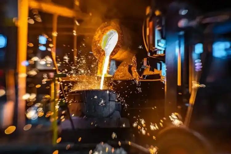 为啥中国宁愿勒紧裤腰带也坚持发展钢铁产业？这么说吧，2025年北约几个成员国开了