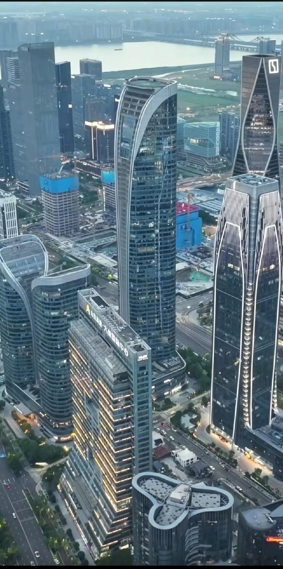 2025年浙江上海GDP总量之和与广东GDP总量巅峰对决，浙江加上海GDP总量与