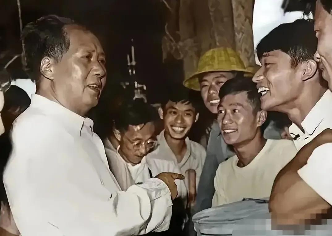 功德彪炳史册，思想万古流芳！