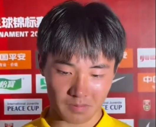 帅惟浩踢着踢着就有点U17头牌的味道了，这已经是成都蓉城连续两年，为U17国家队