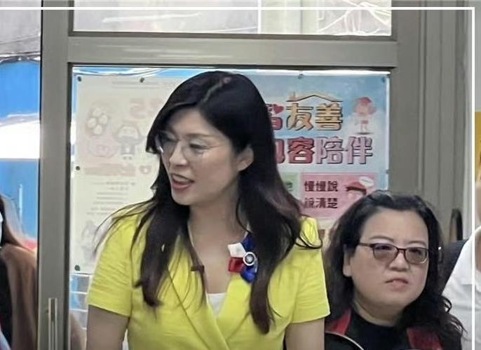 遭指责动用网军介选，郑丽文引用王世坚“金句”回应了日前，赵少康举行记者会指控大