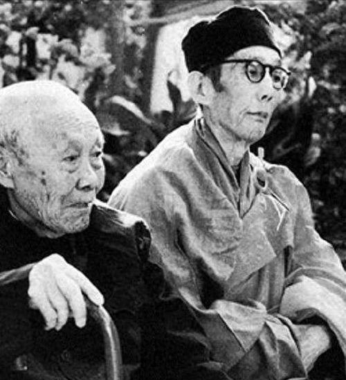 晚清时期，婉容把太监孙耀庭叫进闺房，命令他伺候自己冲澡，谁知，当她解开衣衫，孙耀