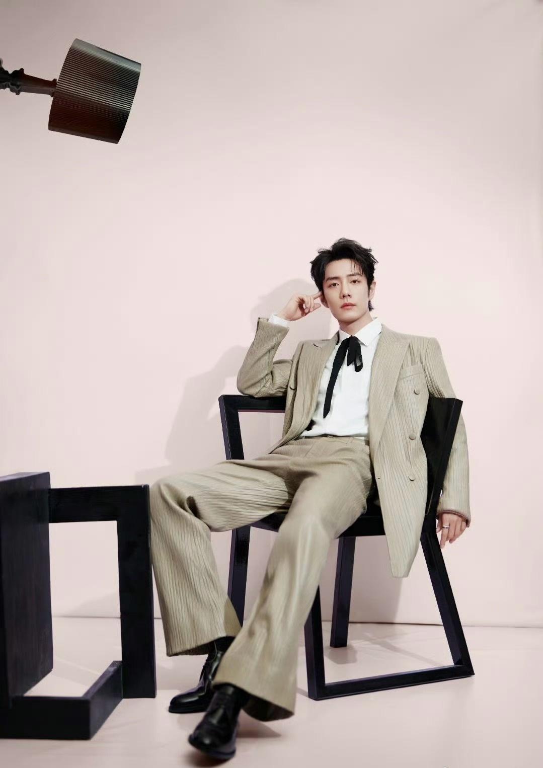 肖战愿战哥平安顺遂，星途坦荡，所行皆坦途，所遇皆温柔肖战顺顺利利健健康康日常见