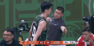 南京天之蓝核心郭昊文真是一个暴脾气！在今天南京天之蓝主场迎战山东高速的比赛中，当