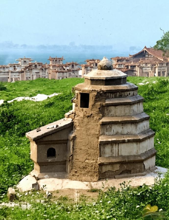 这张照片里1890年的灰色砖塔，坐落在福州郊外的乱葬岗上，它有一个令人不寒而栗的