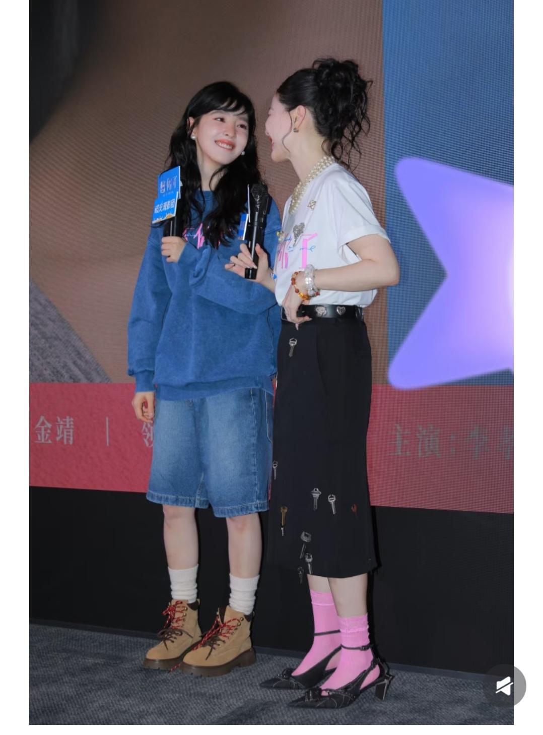 我真的是out了，尖头凉鞋穿袜子，是我不懂时尚了吗？