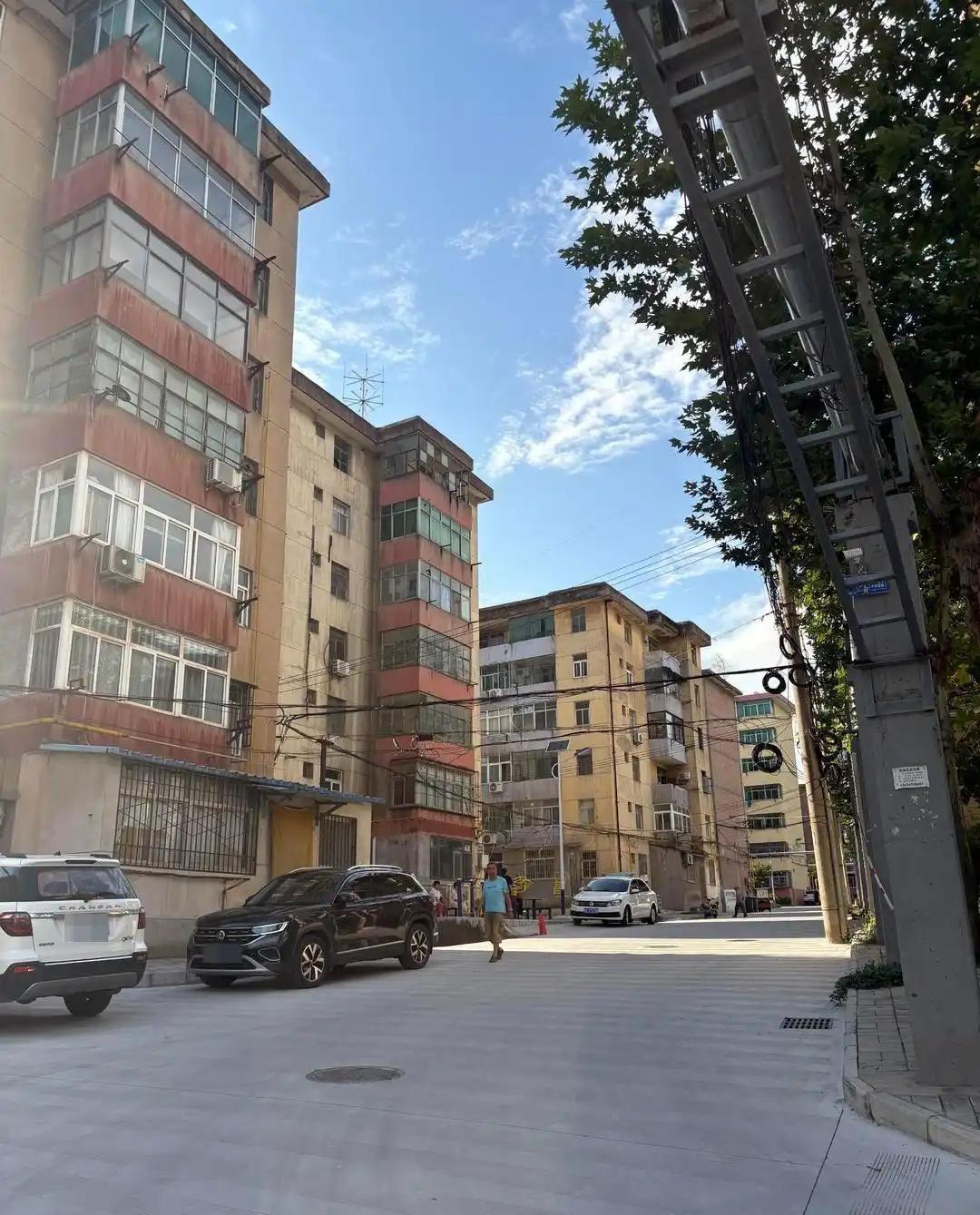 “3万块能买房？”西安吕女士花3万全款拿下宝鸡一套40平住宅的消息冲上热搜，评论