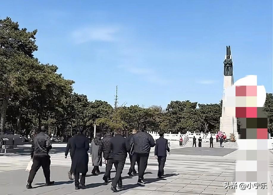 近日，辽宁沈阳，邱少云烈士的亲属从重庆铜梁跨越2000多公里，到沈阳抗美援朝烈士