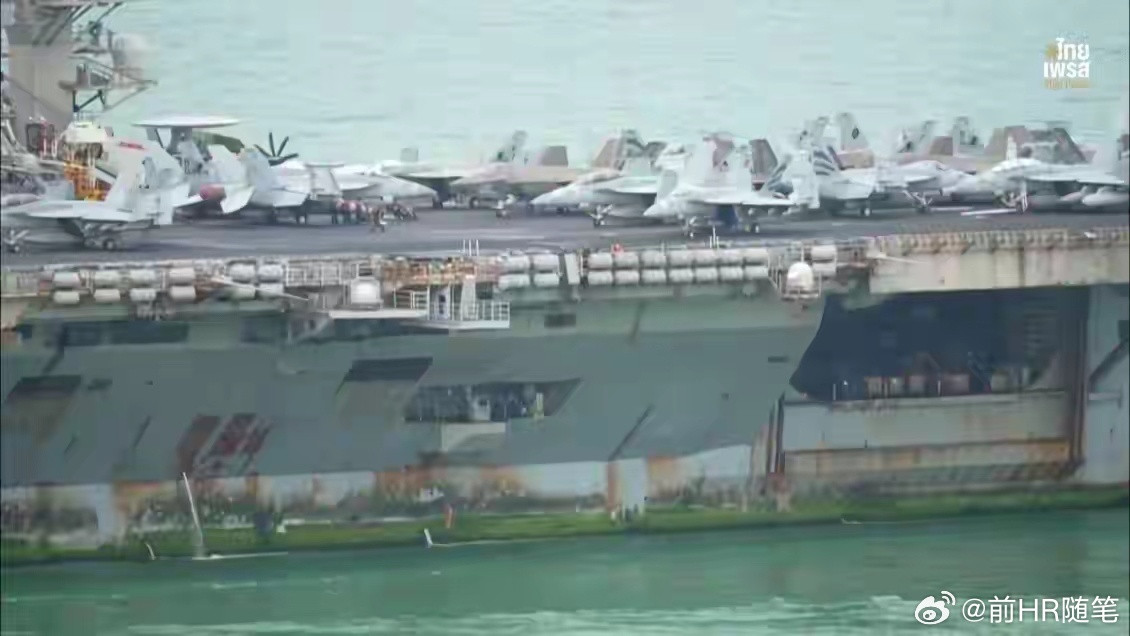 美国超长期服役的CVN-72林肯号核动力航空母舰在泰国靠港，泰国网民说要注意美