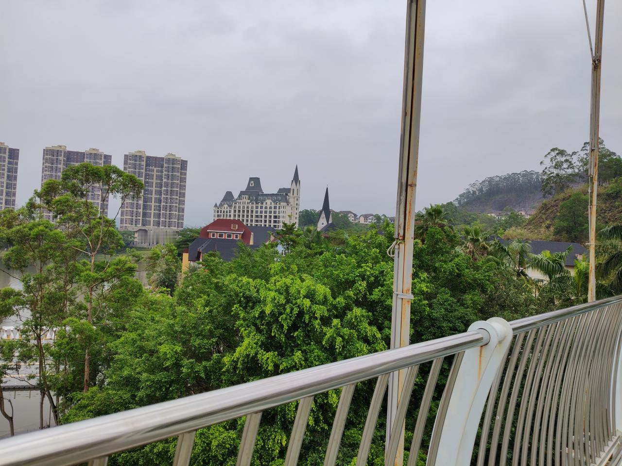 今天有个学生说他人生中最大的梦想就是要当保安！我当时很好奇，问他为什么想当保安