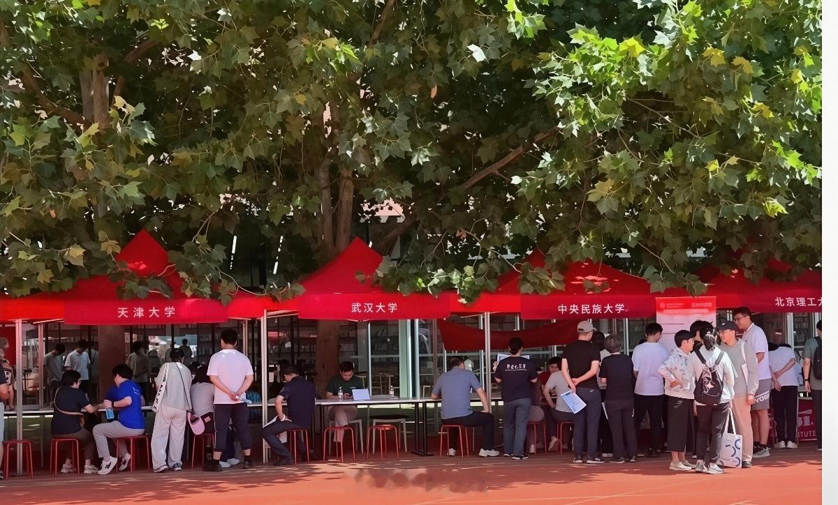 刚看到说今年武汉大学口碑有些崩了，好几次风口浪尖都是它。武汉大学武汉·武汉大学