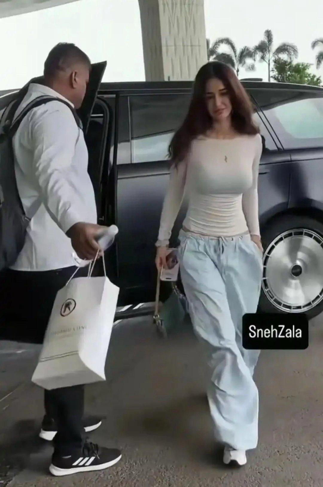 印度第一美人迪莎帕塔尼，身高175cm，体脂率只有12%​​​