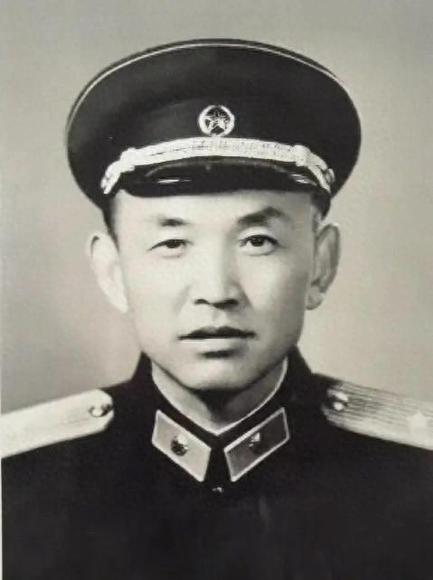 1951年，140师参谋长黎原因为打仗太厉害，资历却不够，军长为了提拔他，接连调