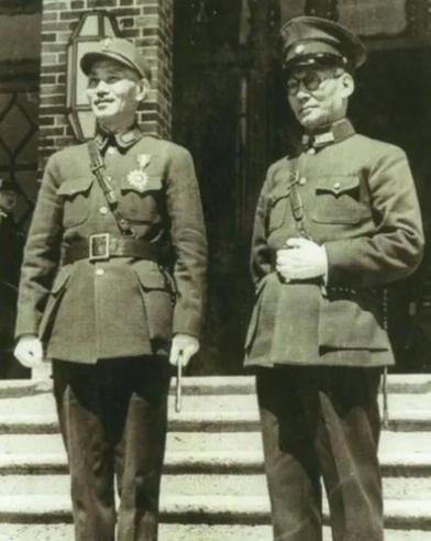 1947年7月，国民党上将龙云的儿子在南京火车站被宪兵抓走。龙云四处求情无果后，