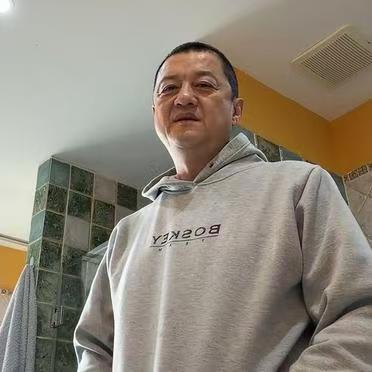 李亚鹏正面回应张雪卖千万豪车捐嫣然，直言深受感动，感谢认可与支持，同时巧妙回避评