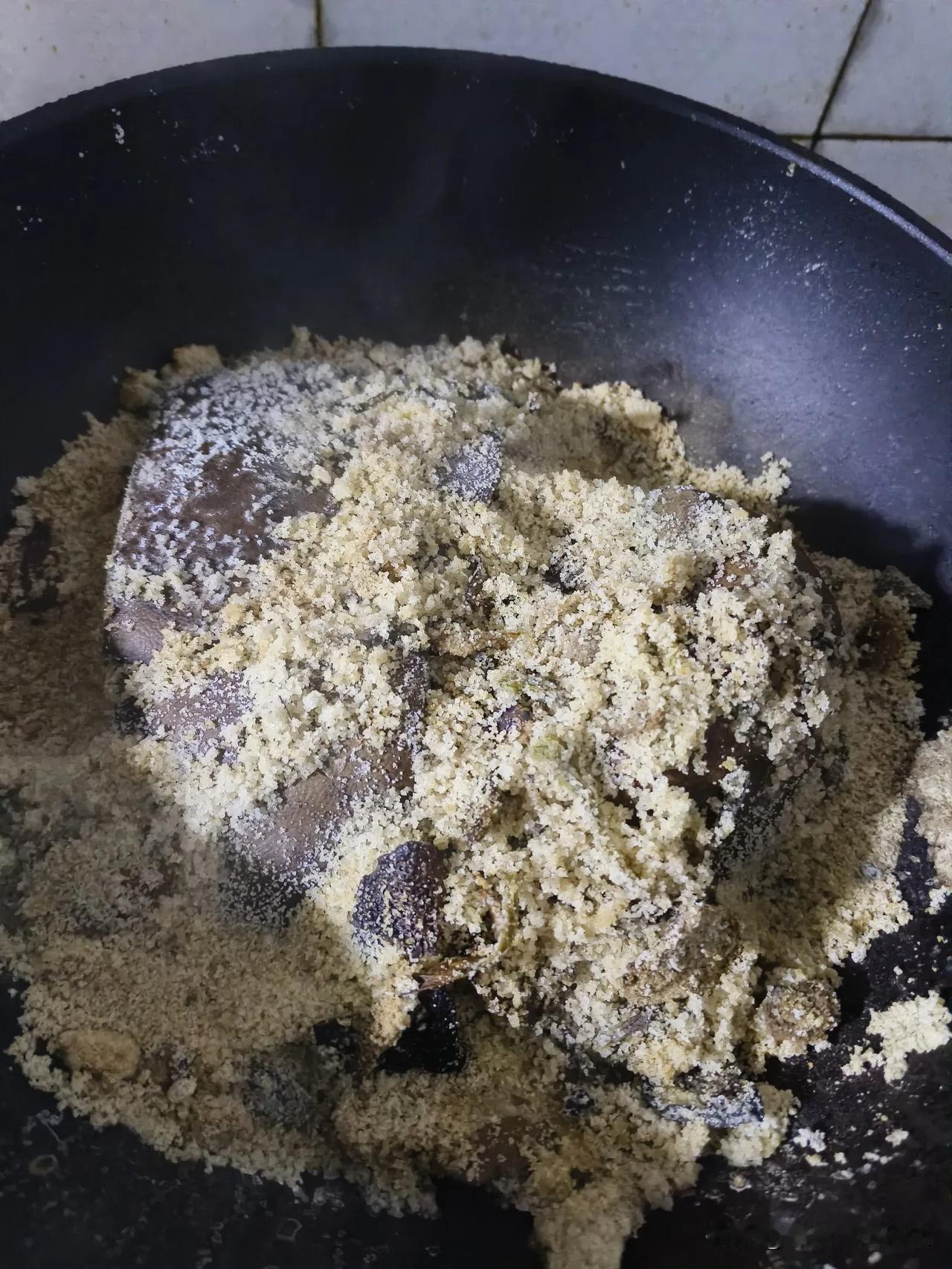 大家发现没有？3块钱一斤的猪肝做成盐焗后，真比10元一斤的肉还香！总刷到美食