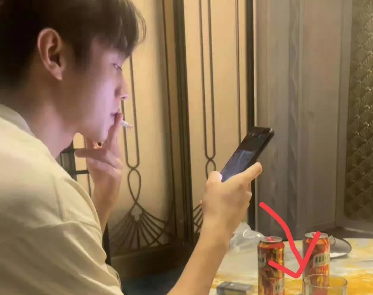 大家发现了没许凯用亲身经历给大家证明了一件事不是说不能抽烟，而是酒店提供