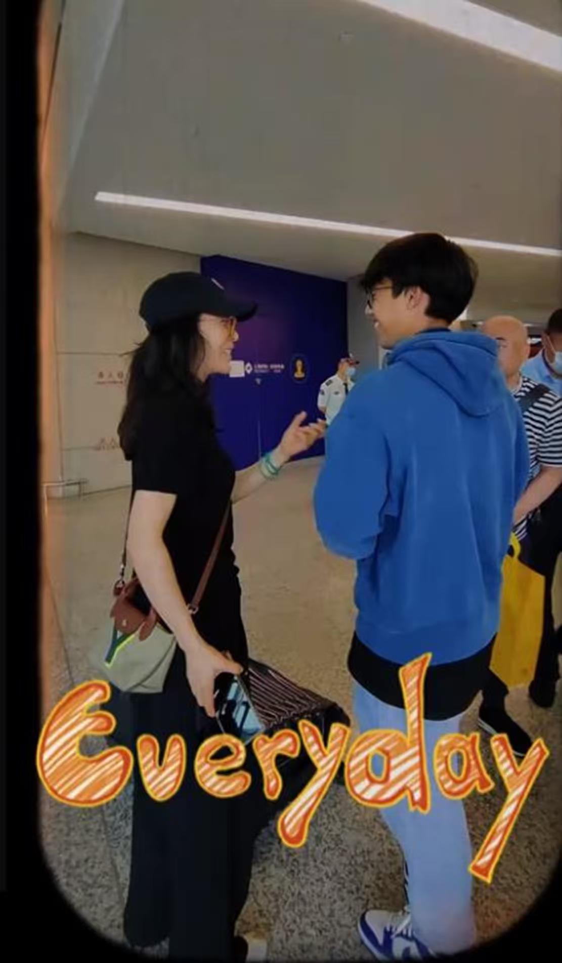 孙悦18岁的儿子，身高一米七出头，颜值随妈。孙悦儿子Andy在国外留学回国，孙