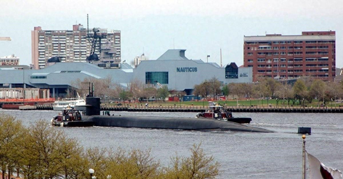 谁能想到，那个曾经在深海横着走的“大洋霸主”，如今竟然在自家修船厂里把自己活活给