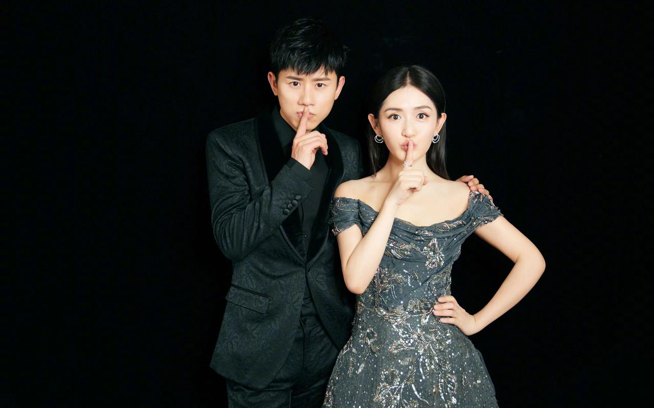 主持人当着谢娜的面问起网传的“天价份子钱”：“听说你和张杰2011年在香格里拉办