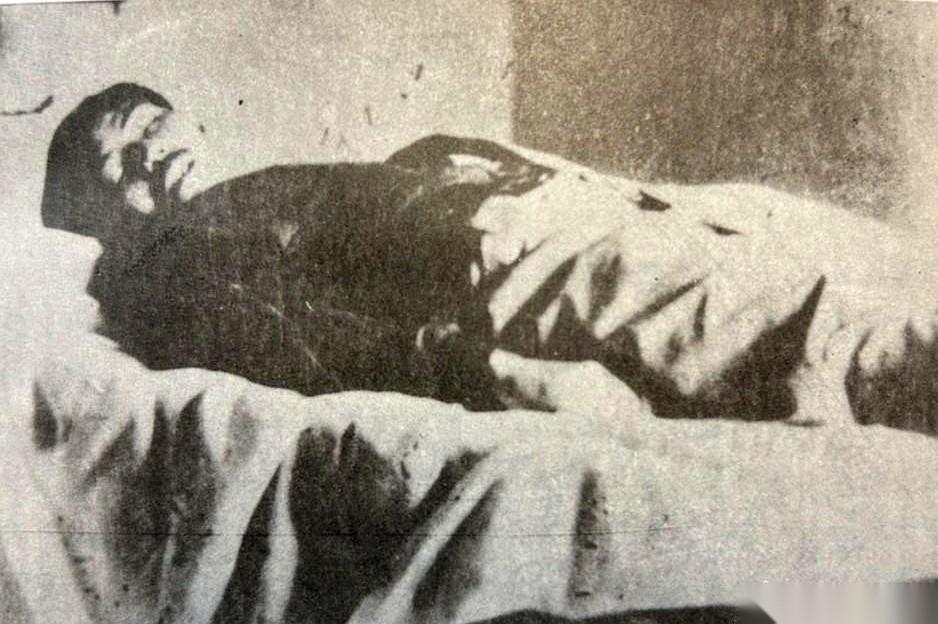 你敢信吗？一个人去参加朋友的葬礼，出门前，把家里的钥匙，留在了桌上。他不是去