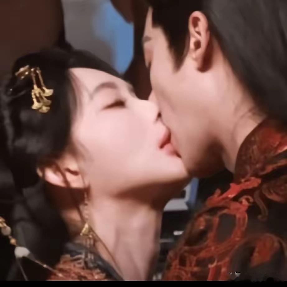 现在演员都这么敬业吗？孟子义和王鹤隶两人亲吻，有人分析这舌头是孟子义的，为了角色