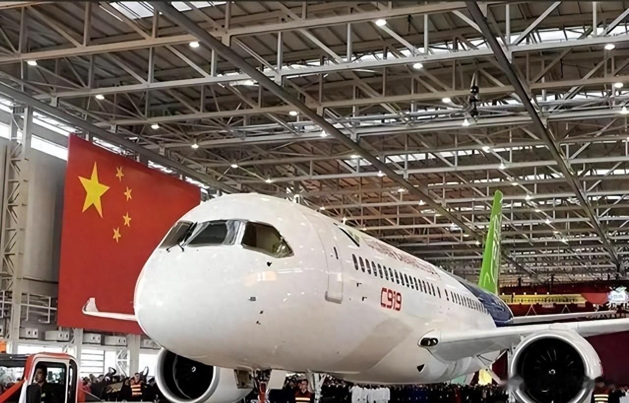 C919终于装上了自己的心脏，美国卡脖子没卡住反而卡出了新路子，这发动机到底靠不