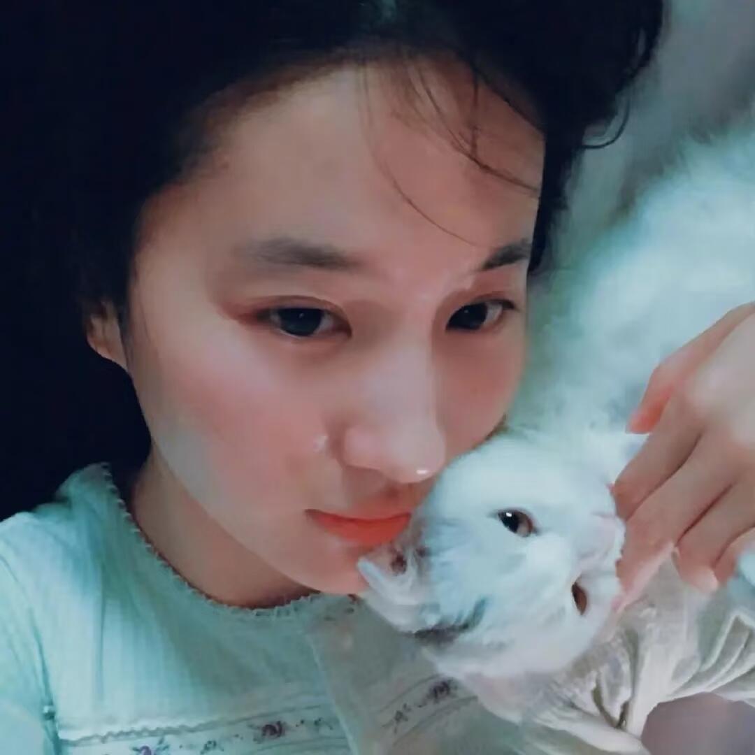 猫猫照片大户看出来她很喜欢猫了​​​
