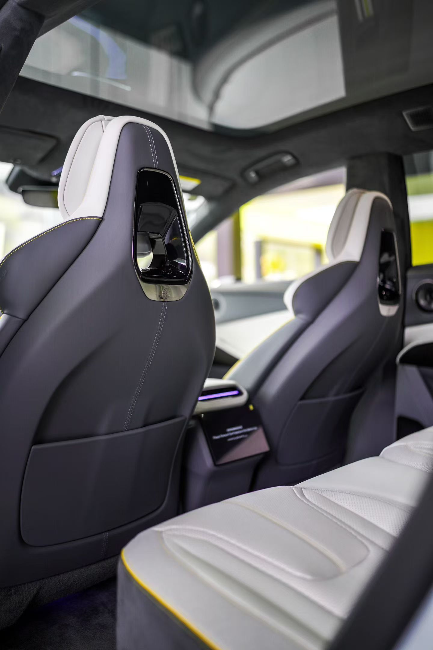 路特斯FORME（EletreX）是路特斯首款超豪华混动SUV，基于纯电版El