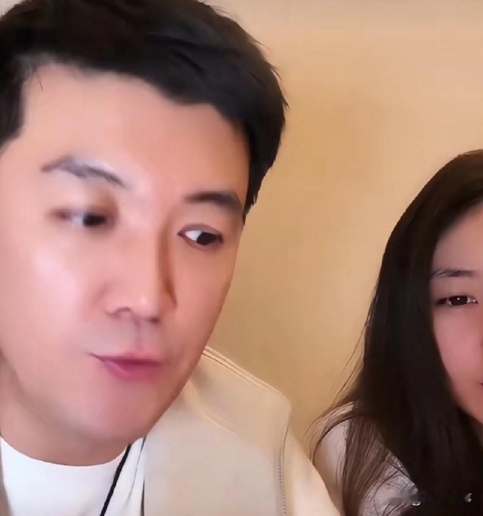 杨子称，黄圣依主动提出复婚！杨子称在等黄圣依主动说复婚，圣