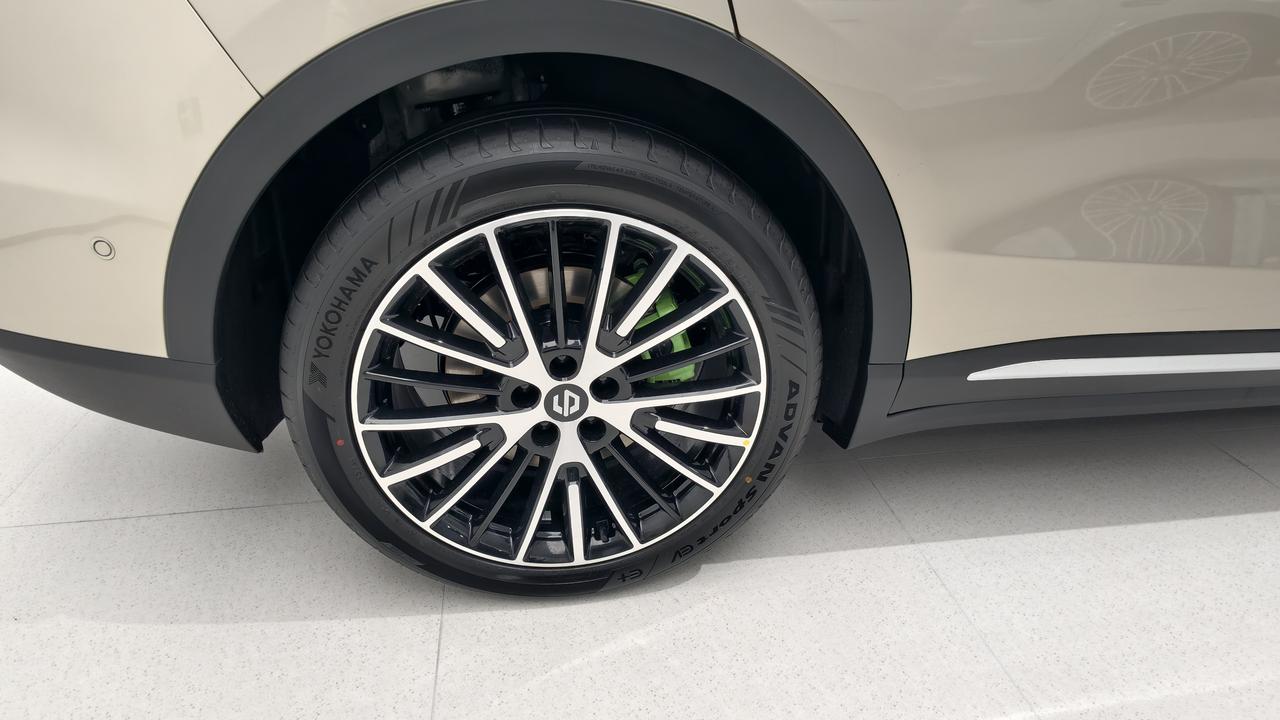 最近打算换车，一直留意十几万家用SUV。被零跑C11的激光雷达辅助驾驶这个