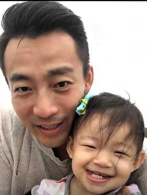 小玥儿的十二岁生日变奏曲小玥儿十二岁。属马。弟弟也是。家里聚光灯退了。以前人多