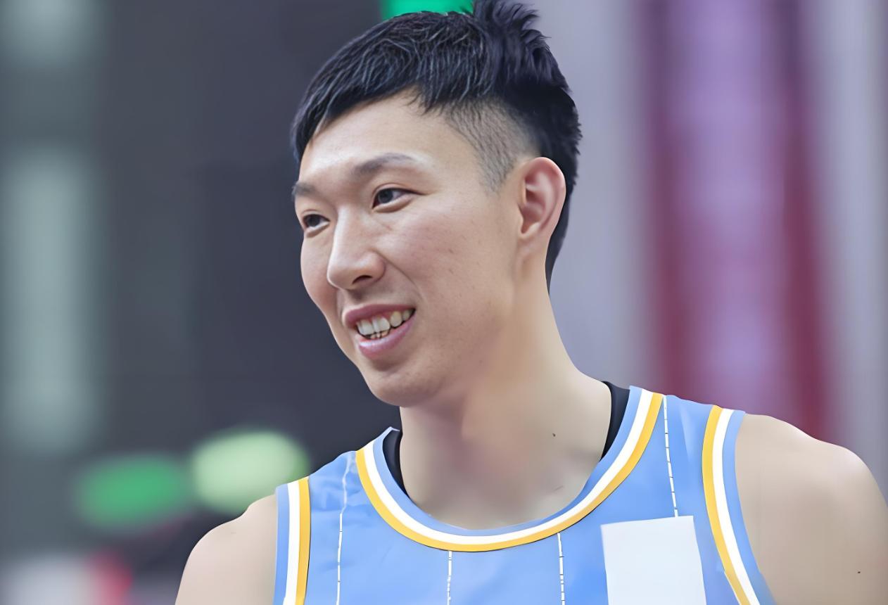 杜锋抛弃之人篮板超周琦，盖帽超王哲林，广东队球迷：看走眼了？近日，CBA赛场迎