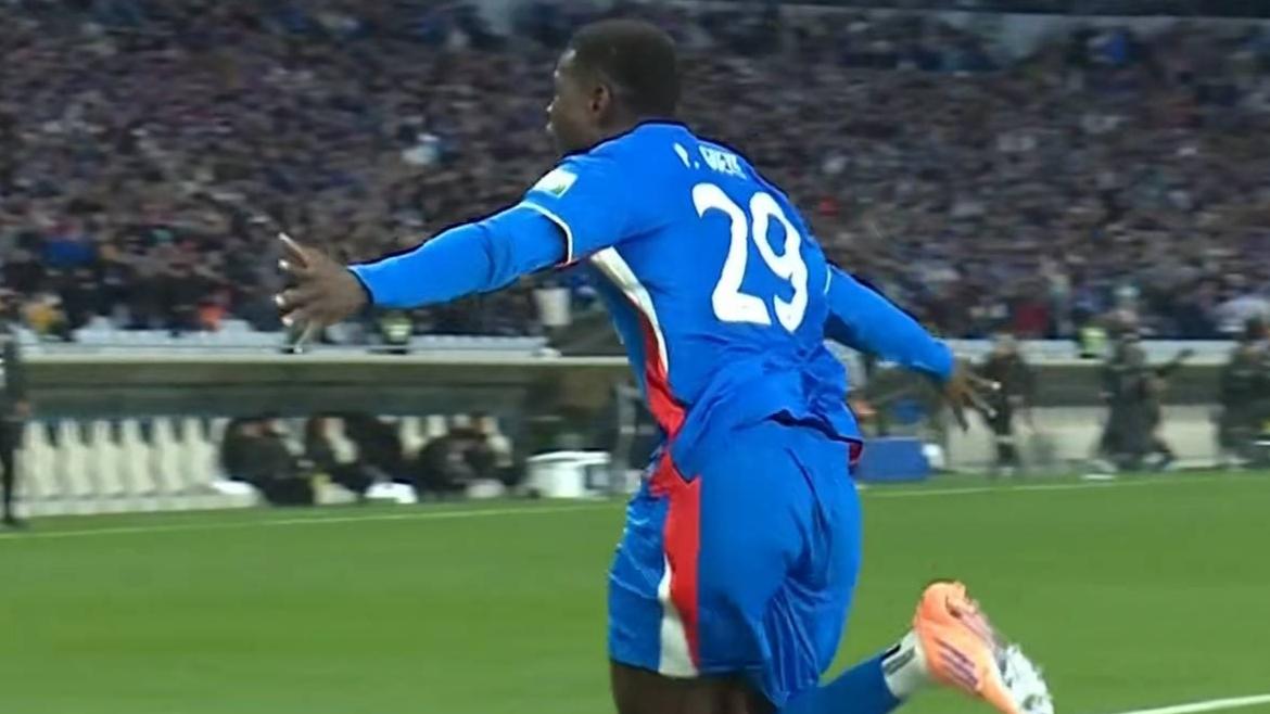 中超进球大战，两队狂轰八球！申花5-3逆转告捷，送大连英博开门黑！北京时间