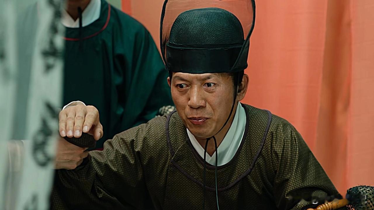 宋初有一个太监，叫王继恩。这个人胆子大、手也长——太祖驾崩时他敢抗旨换人，太宗晚