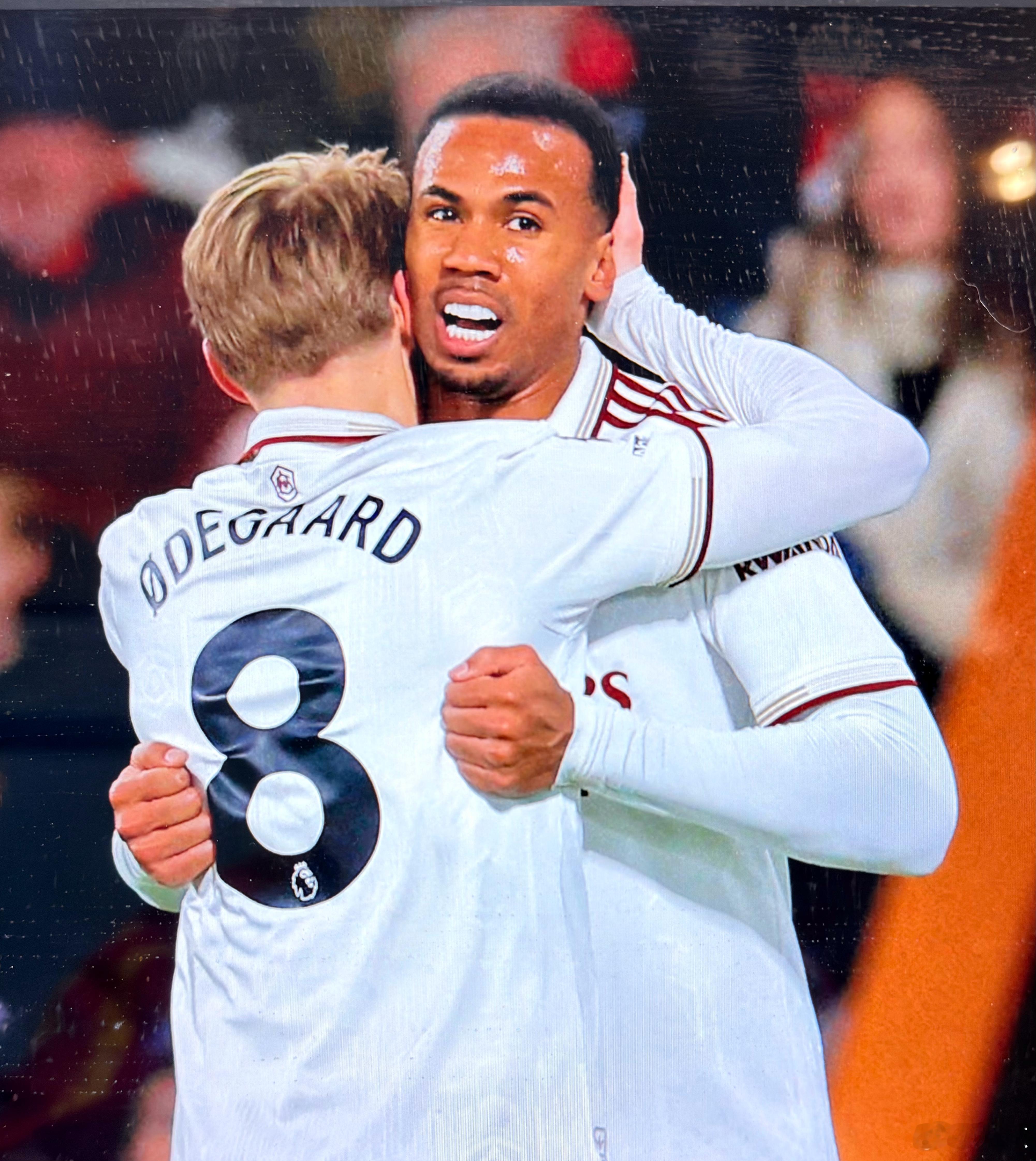 先失误再赎罪，后来居上逆转赢球。塔帅称：remarkable!枪手渐显冠军相，