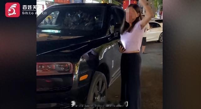 难道国企员工就能够无法无天了？这在海南三亚的一位女子，驾驶车辆倒车时撞上了一辆