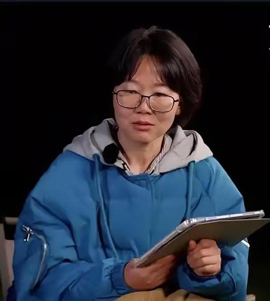 作家李娟能把读者笑尿!！她说，她有次买了一张200元的特价机票，于是从乌鲁木齐飞