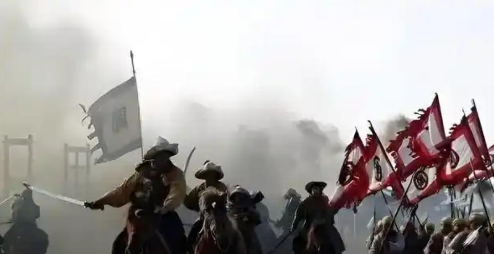 "李自成从西安撤退时，让大将田见秀把库房的粮食烧掉。田见秀不忍心，没有执行。清军