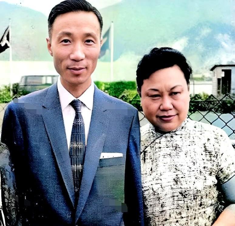 他把未婚妻让给富商，不是软弱，而是下了一盘60年的棋。1927年新加坡，19岁